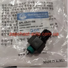 Датчик света заднего хода Accent, Carens, Sorento, Carnival FYC 93860-49600 Датчик света заднего хода Accent, Carens, Sorento, Carnival FYC 93860-49600